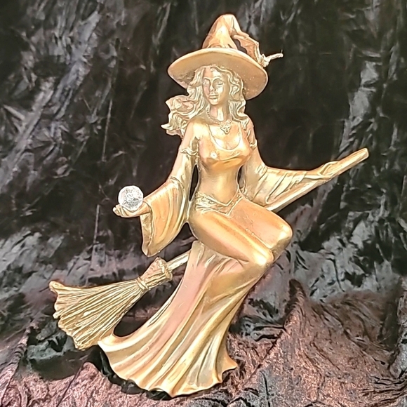 0243. SEXY Witch 🧙‍♂️ On a Broom w/ Crystal 🔮 Ball 💖 - Picture 1 of 15